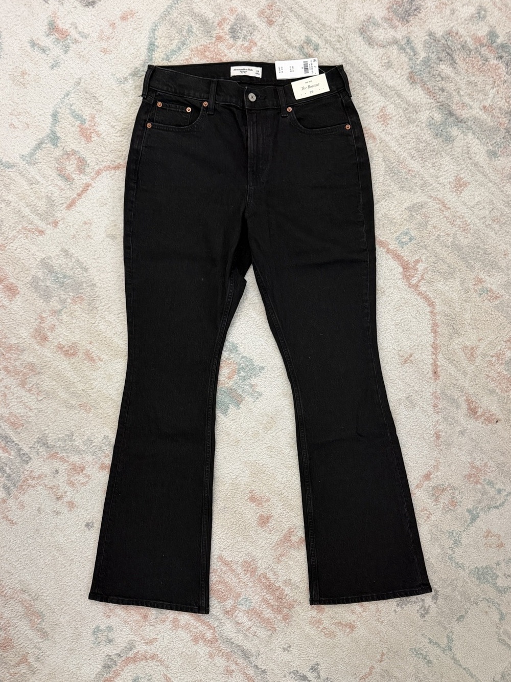 Abercrombie & Fitch Mid-Rise Bootcut jeans, size 29. NWT!
